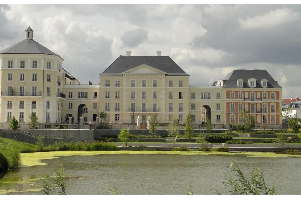 Appartement Situe Place Toscane A 5 Min De Disney Сери Екстериор снимка